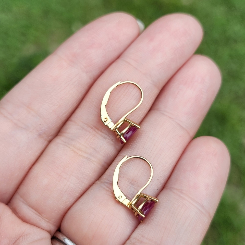 10kt gold teardrop faceted ruby small earrings - Picture 7 of 8